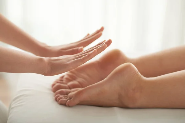 Feet Woman Attending Reiki Therapy Selective Focus — Stock Photo, Image