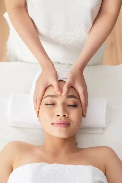 Hands Beautician Massaging Face Pretty Female Client — Stock Photo, Image