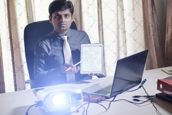 Indian Software Engineer Showing Flowchart Tablet Computer Speaking Presentation Conference — Stock Photo, Image