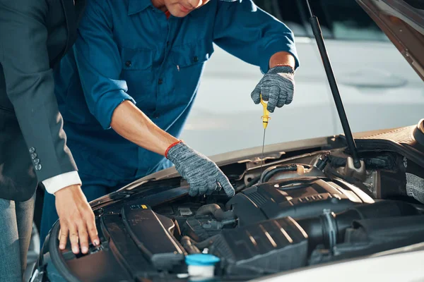 Taller Servicio Coches Garaje Mecánico Reparación Vehículos Cerca Del Propietario —  Fotos de Stock