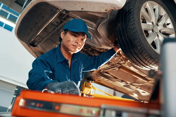 Taller Servicio Coches Garaje Mecánico Reparación Vehículos — Foto de Stock