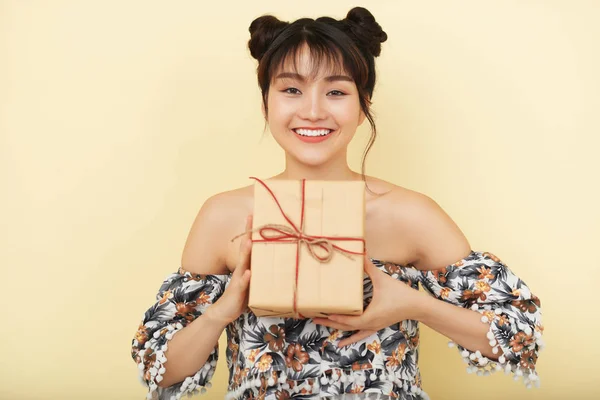 Charming Asian Woman Hair Buns Showing Wrapped Present Box Bow — Stock Photo, Image