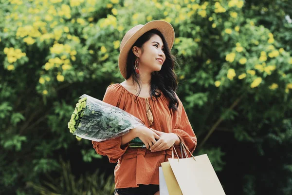 Very Attractive Smiling Young Asian Woman Standing Outdoors Bouquet Flowers — Stock Photo, Image