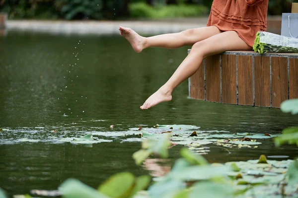 Beautiful Legs Woman Splashing Water Pond — Stock Photo, Image