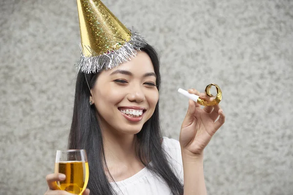 Lycklig Söt Ung Vietnamesisk Kvinna Partyhatt Firar Semester — Stockfoto