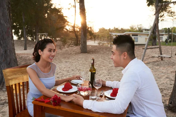 Chatting Laughing Young Asian Couple Enjoying Romantic Sunset Dinner Beach — Stock Photo, Image