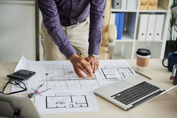 Imagem Recortada Arquiteto Desenho Plano Construção Para Projeto Construção — Fotografia de Stock