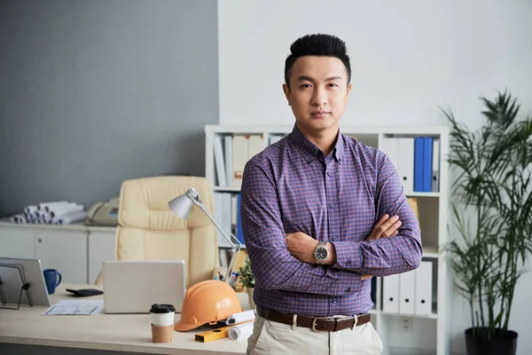 Portrait Confident Asian Architect Standing His Arms Folded Looking Camera — Stock Photo, Image