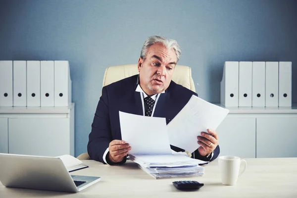 Serious Mature Entrepreneur Working Financial Documents — Stock Photo, Image