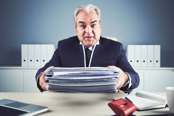 Entrepreneur Giving You Stack Documents Work — Stock Photo, Image