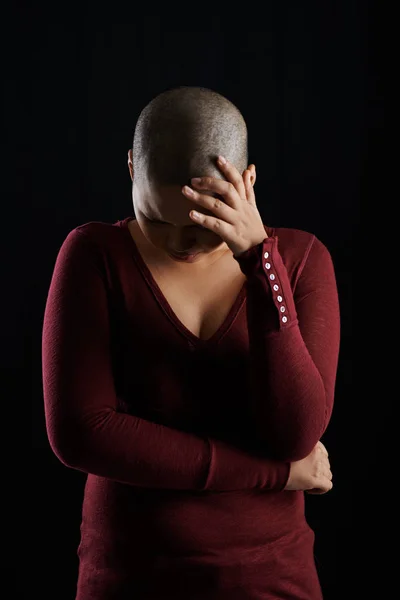 Umutsuz Kadın Siyah Izole Kanser Acı — Stok fotoğraf