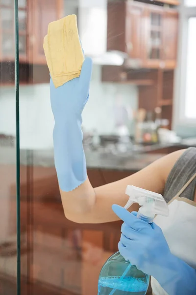 Hands Housewife Wiping Window Kitchen — Stock Photo, Image