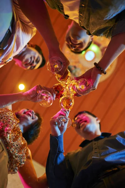 Happy People Clinking Glasses Wine View — Stock Photo, Image