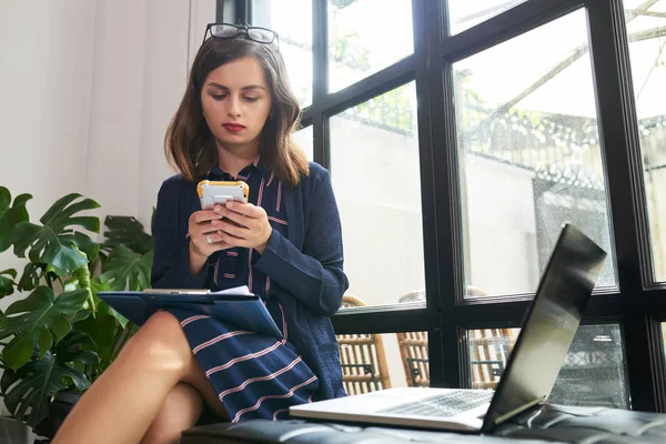 Young Pretty Businesswoman Checking Social Media Her Smartphone Instead Working — Stock Photo, Image