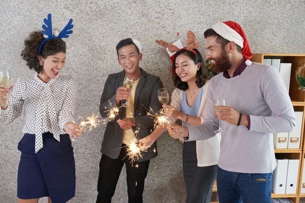 Laughing Young Business People Sparklers Champagne Celebrating New Year Office — Stock Photo, Image