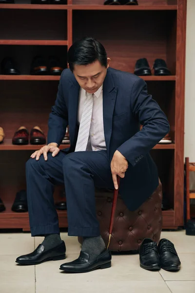 Mature Elegant Man Trying Leather Shoes Store — Stock Photo, Image