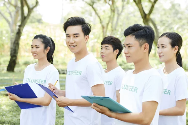 Young Asian People Standing Outdoors Making Notes Clipboard Meeting Volunteer — 스톡 사진