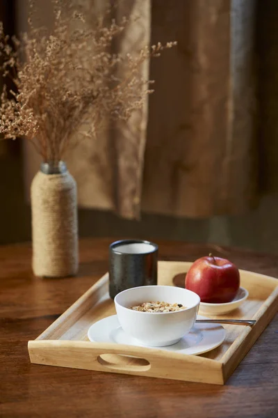 Bandeja Com Café Manhã Saudável Maçã Madura Muesli Chá Verde — Fotografia de Stock