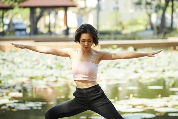 Young Vietnamese Woman Standing Warrior Position Pond Park — Stock Photo, Image