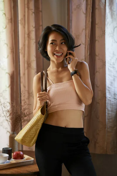 Portrait Pretty Smiling Vietnamese Woman Talking Phone Leaving Her Apartment — Stock Photo, Image