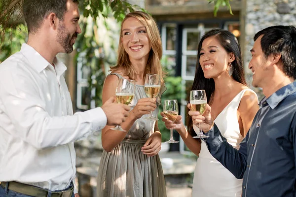 Happy Guests Clinking Champagne Glasses Wedding Party — Stock Photo, Image
