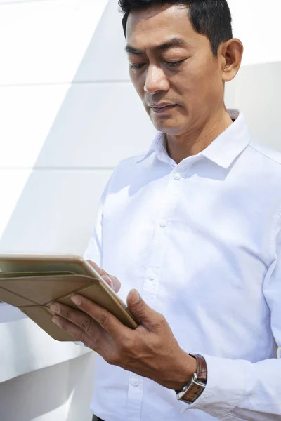 Asian Mature Businessman Concentrating His Online Work Digital Tablet While — Stock Photo, Image