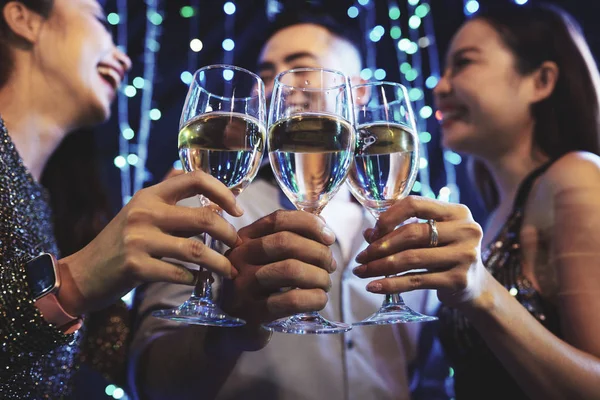 Group Young People Clinking Cocktails Glasses Night Party — Stock Photo, Image