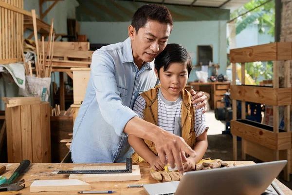 Carpenter Showing Video Laptop His Son Working Wood — Stock Photo, Image