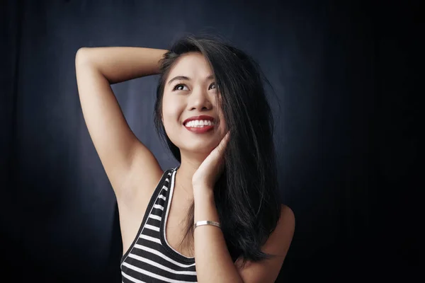 Portrait Jeune Fille Asiatique Heureuse Débardeur Avec Longs Cheveux Noirs — Photo