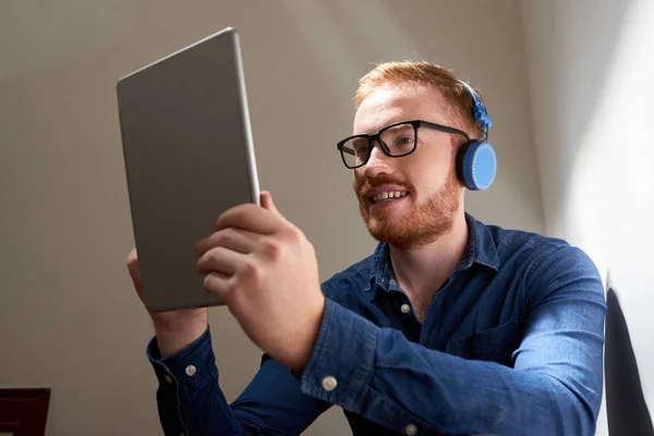 Happy Young Red Haired Man Glasses Watching Movie Tablet Computer — Stock Photo, Image