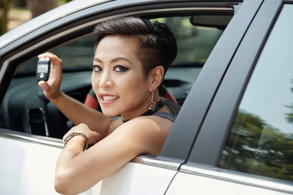 Happy Vietnamese Woman Showing Keys Sitting Her New Car — Stock Photo, Image