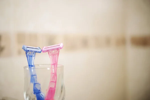 Image Two Razors Blue Pink Colors Glass Cup Bathroom — Stock Photo, Image