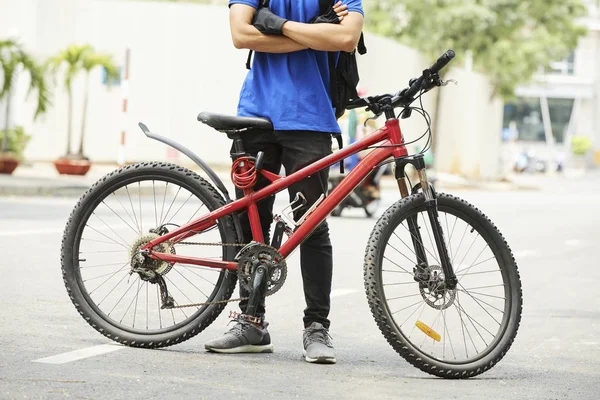 Confident Young Man Standing Bicycle His Arms Crossed — Stock Photo, Image