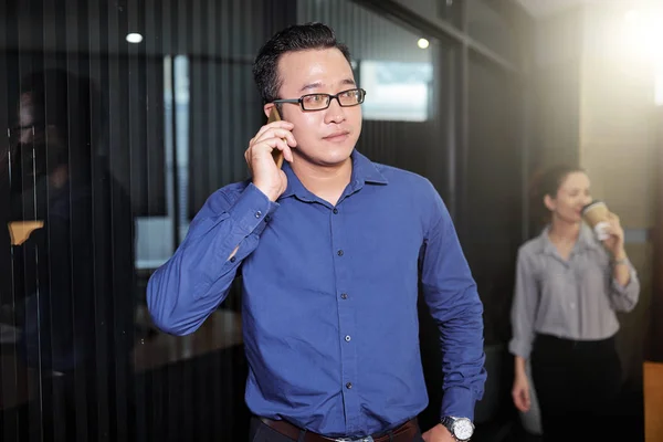 Portrait Handsome Asian Entrepreneur Glasses Talking Phone — Stock Photo, Image