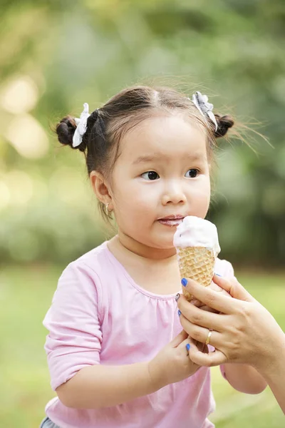 Mother Giving Ice Cream Her Cute Little Daughter Beaded Hair — Stock Photo, Image