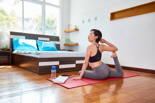 Young Beautiful Woman Doing Yoga Exercise Mat Floor Front Tablet — 스톡 사진