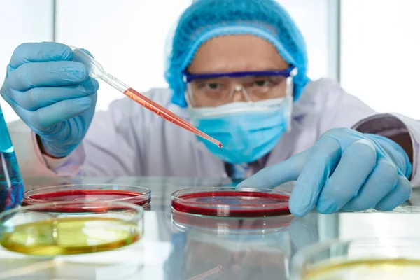 Chemist Adding Hazardous Reagent Petri Dish — Stock Photo, Image