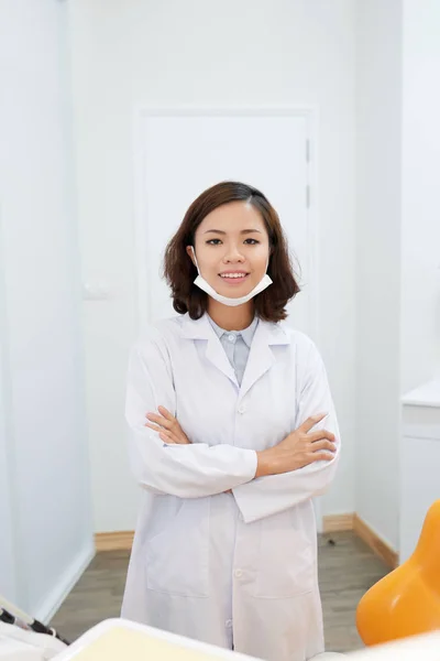 Pretty Young Vietnamese Nurse Dental Clinic — Stock Photo, Image