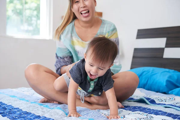 Laughing Mother Tickling Her Little Son Playing Bed Home — Stock Photo, Image