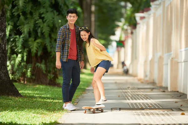 Smiling Young Asian Couple Spending Sunday Summer Park — Stock Photo, Image