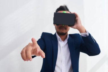 Sanal gerçeklik gözlük Vietnamlı girişimci kamera işaret