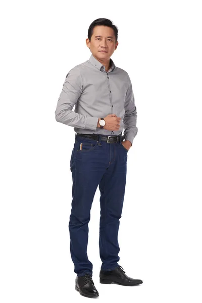 Knappe Volwassen Vietnamese Man Poseren Tegen Witte Achtergrond — Stockfoto