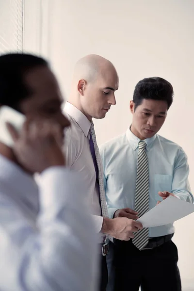 Serious Businessmen Talking New Business Strategy Explained Document — Stock Photo, Image
