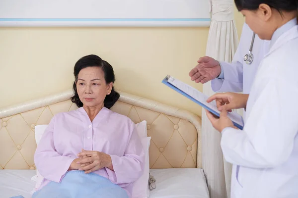 Pensive Senior Patient Listening Her Diagnosis — Stock Photo, Image