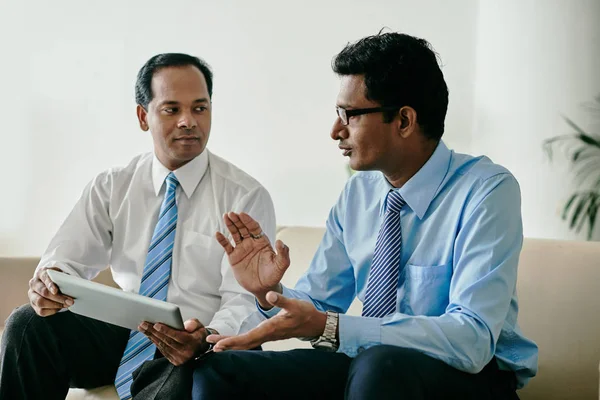Indian Entrepreneur Explaining His Idea Colleague Meeting — Stock Photo, Image
