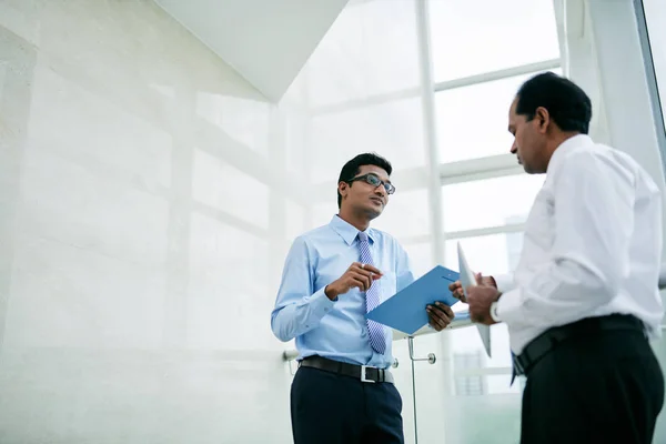 Indian Business Executives Discussing Various Issues Office Hall — Stock Photo, Image
