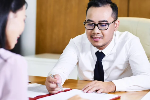 Financial Adviser Showing Client Sign Contract — Stock Photo, Image