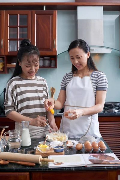 Teenage Girl Mixing Cookie Dough Her Mother Adding Fresh Egg — Stock Photo, Image