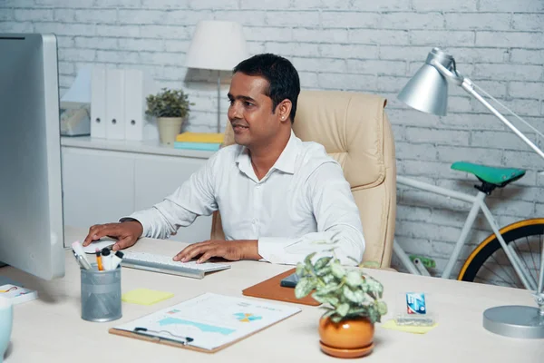Indian Male Executive Sitting Table Looking Computer Monitor Typing Computer — Stock Photo, Image