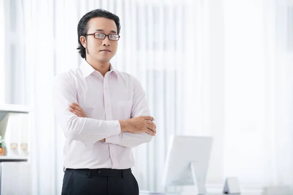 Portrait Asian Confident Young Businessman Eyeglasses Standing Arms Crossed Looking — Stock Photo, Image